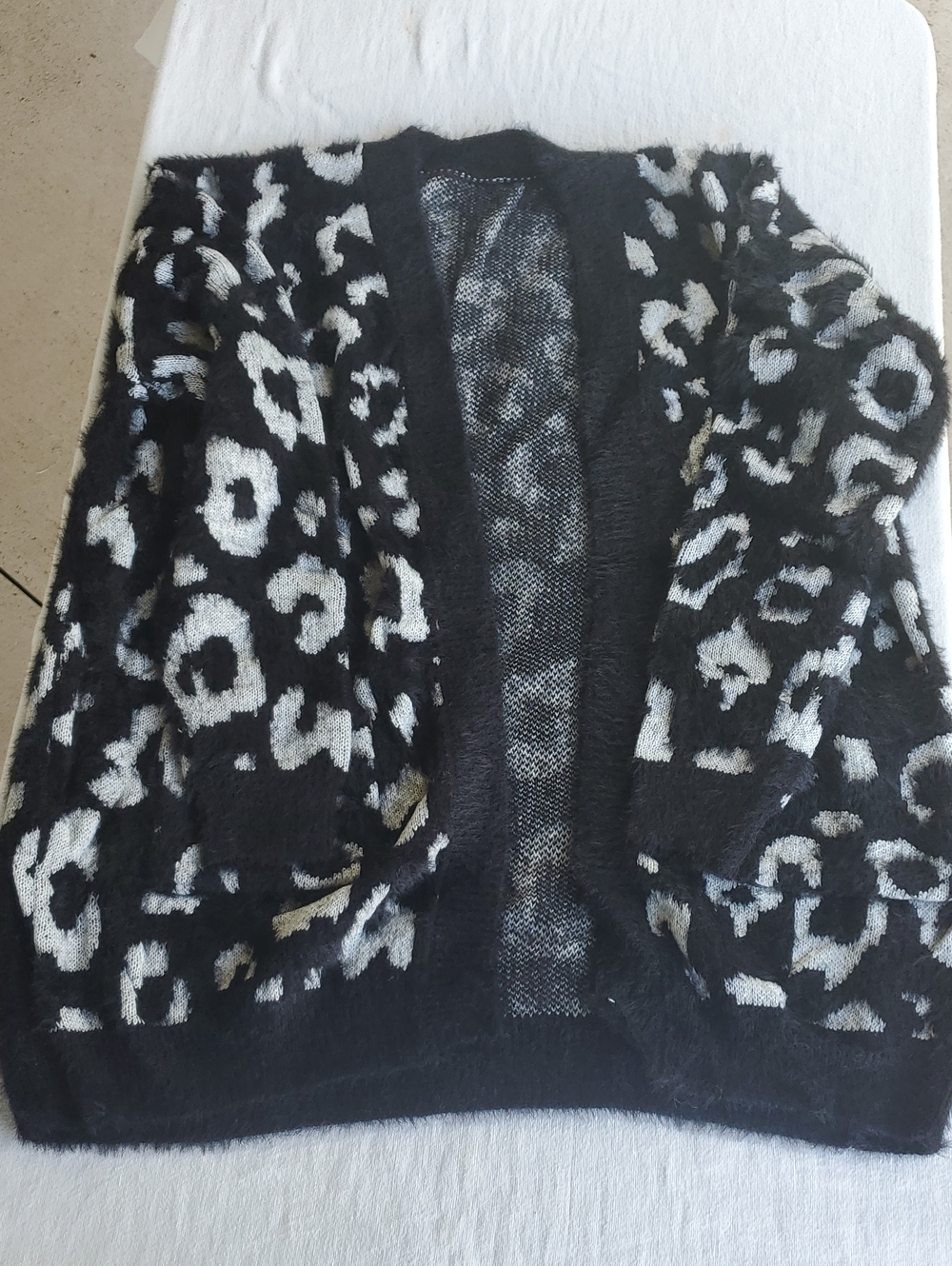 Source Unknown Black & White Leopard Open Cardigan Sweater